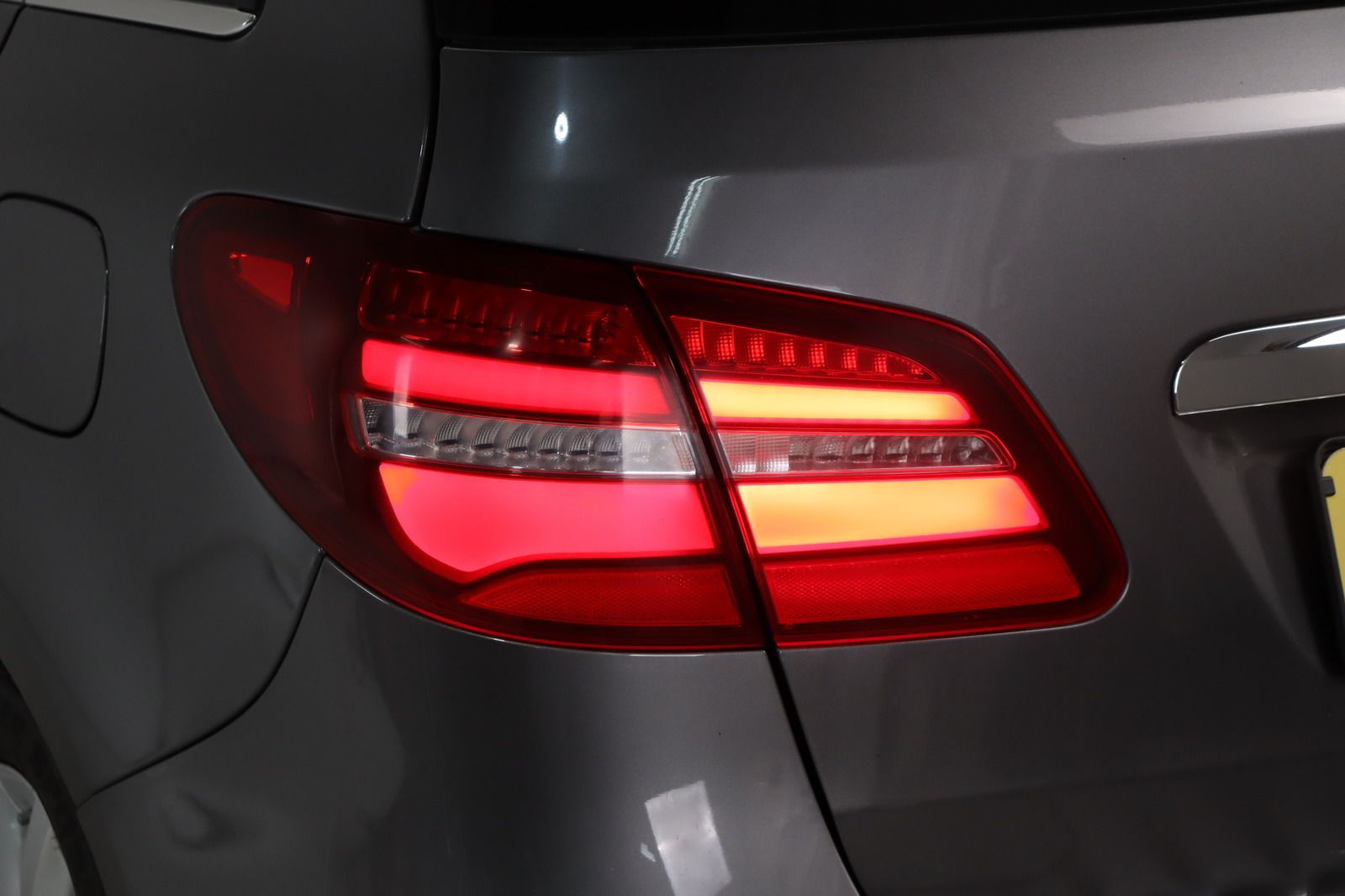 Fahrzeugabbildung Mercedes-Benz B 200 d Sports Tourer * LED * Pano * Edition Urb