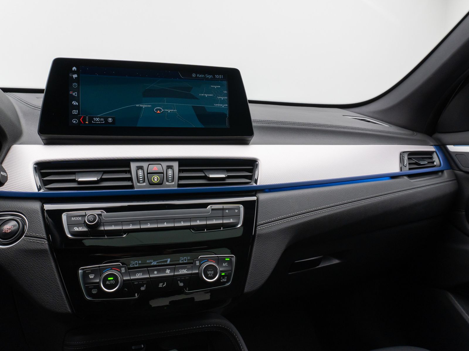 Fahrzeugabbildung BMW X1 xD25e M Sport Panorama Kamera HUD DAB HiFi