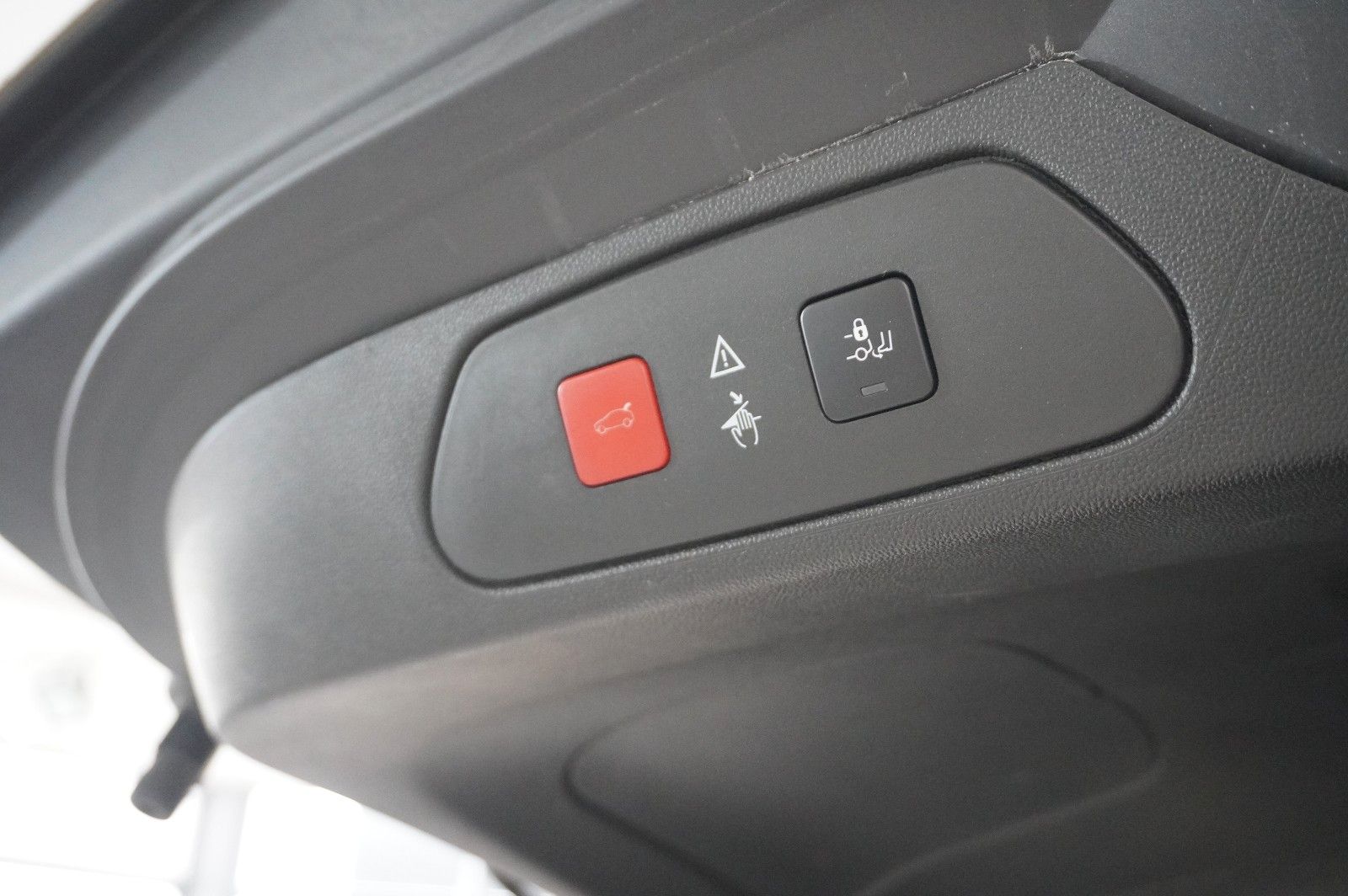Fahrzeugabbildung Opel Grandland (X) 1.2T INNOV. NAVI/LED/KAMERA/PANO.