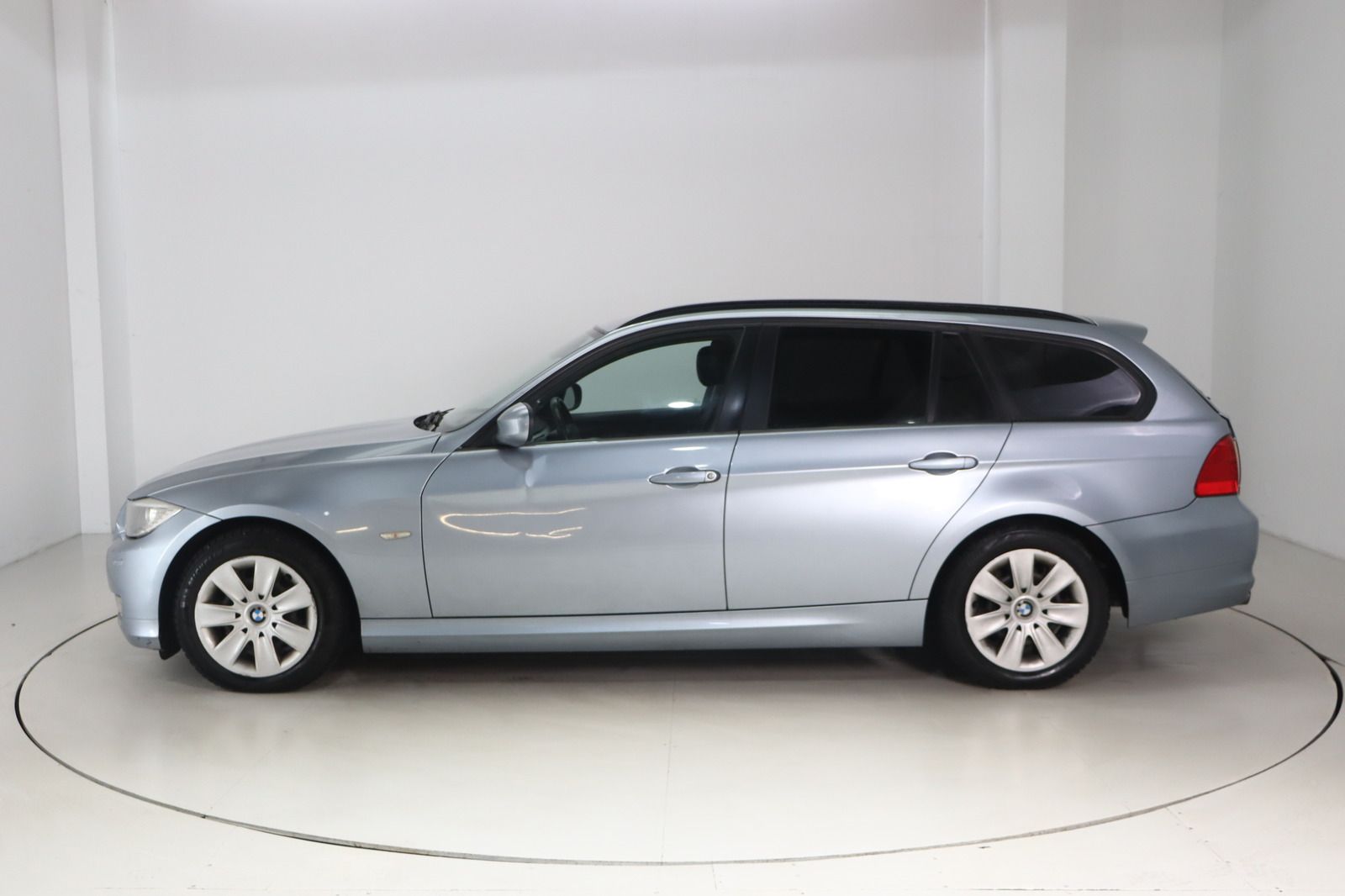 Fahrzeugabbildung BMW 320 d Touring *Panoramadach