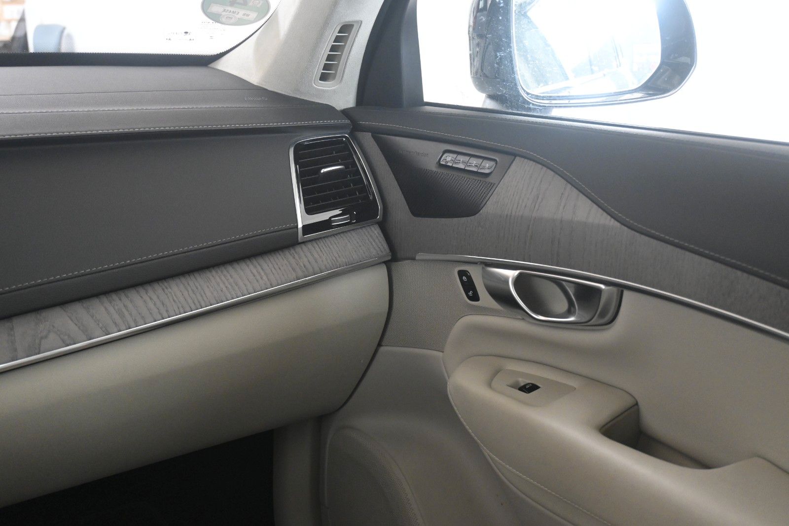 Fahrzeugabbildung Volvo XC90 T8 AWDUltimate Dark Recharge Plug-In Hybrid