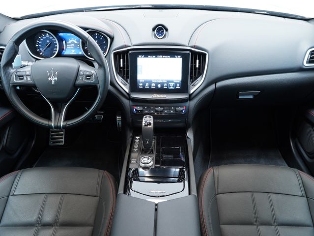 Fahrzeugabbildung Maserati Ghibli 3.0 V6 GranSport LED/SOFT-CLOSE/SKYHOOK