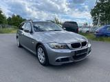 BMW 318d Touring"NAVIGATION"PANORAMA"KLIMA" - BMW 318 aus 2010: 318d