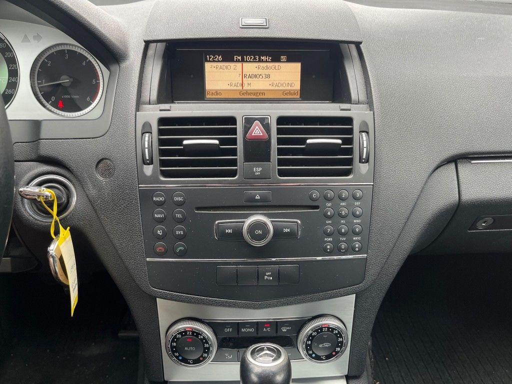 Mercedes-Benz C200 2009 — photo 9