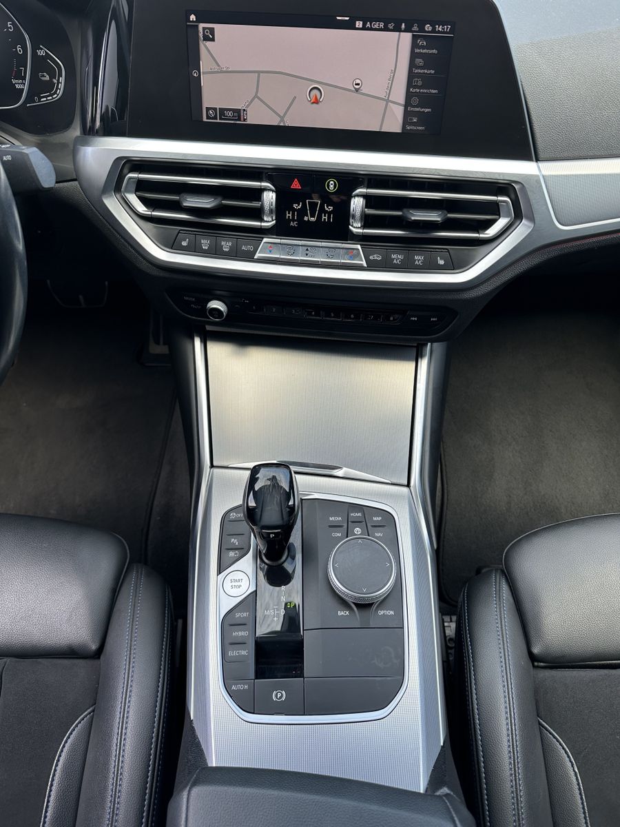 Fahrzeugabbildung BMW 330e Limousine M-Sport NAV+LASER+HEAD-UP+H&K+KAM