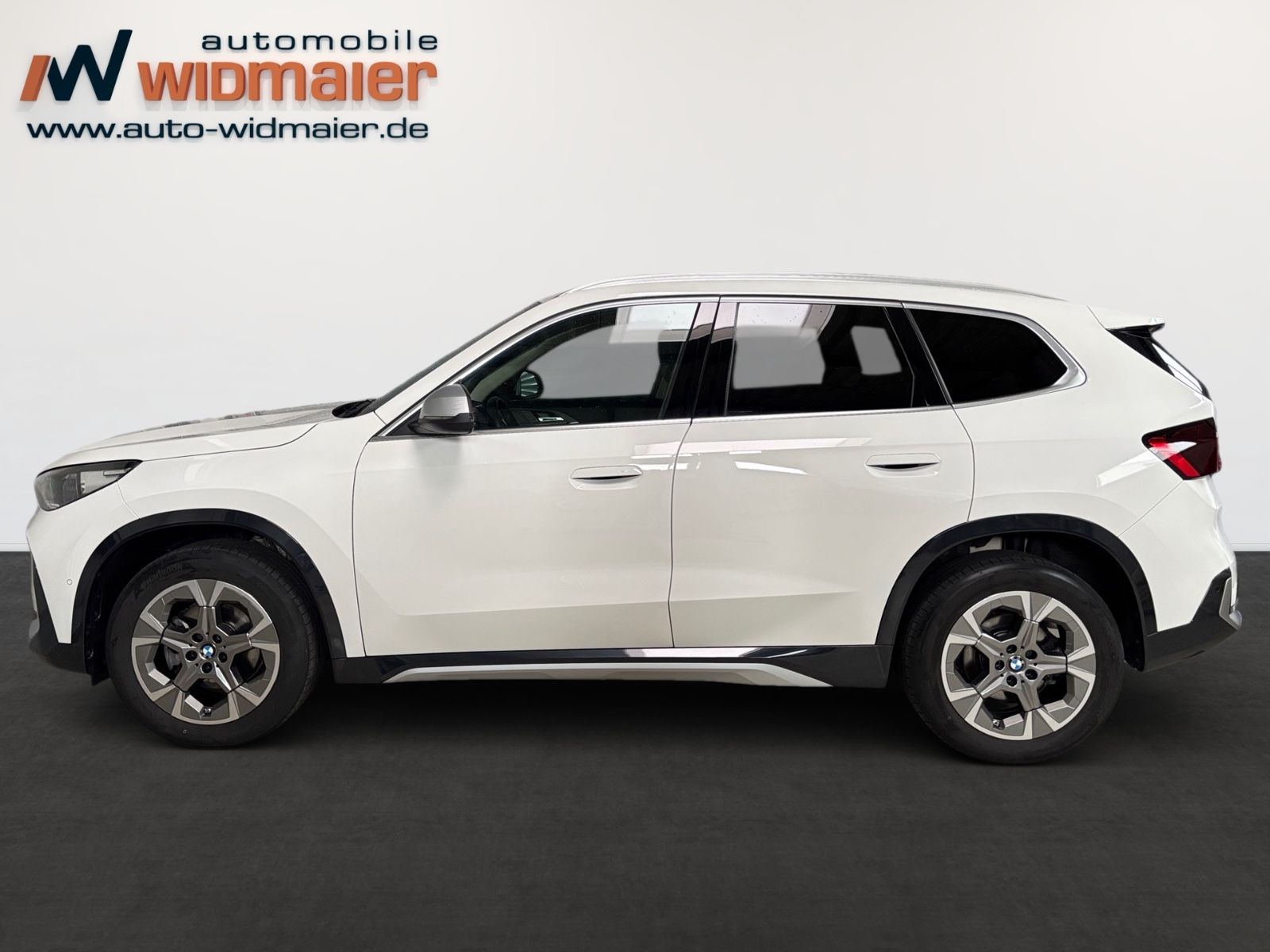BMW X1 20 d xDrive xLine -- AHK/ ACC/ DrivingPlus foto 6