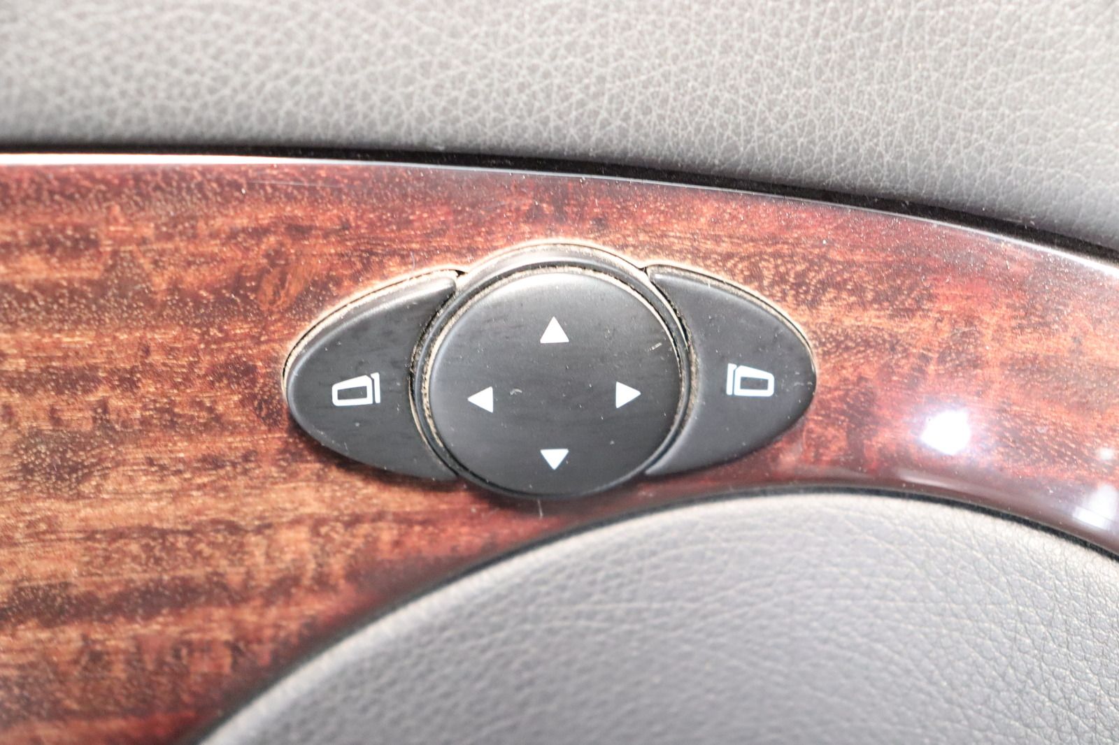 Fahrzeugabbildung Mercedes-Benz E 200 KOMPRESSOR Automatik * Klimaautom. *
