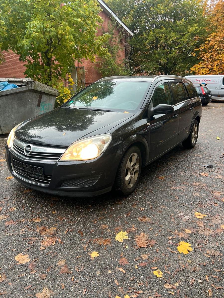 Opel Astra 2007 — rear view