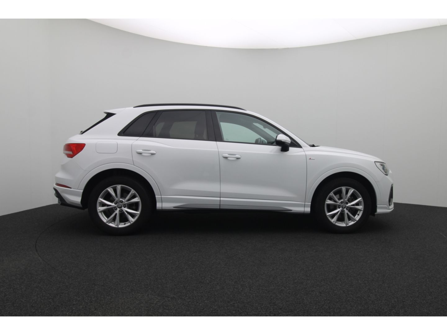 Fahrzeugabbildung Audi Q3 35 TFSI S line Digi Cockpit AHK 3-Zonen-Klima