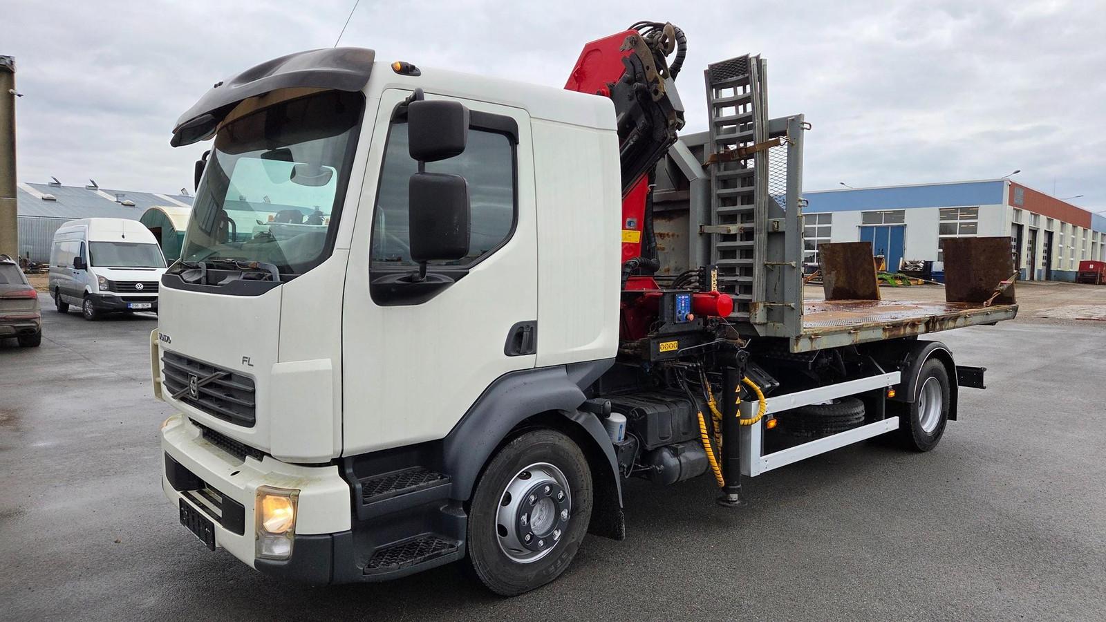 Volvo FL280 4X2 HMF 1560 + platform