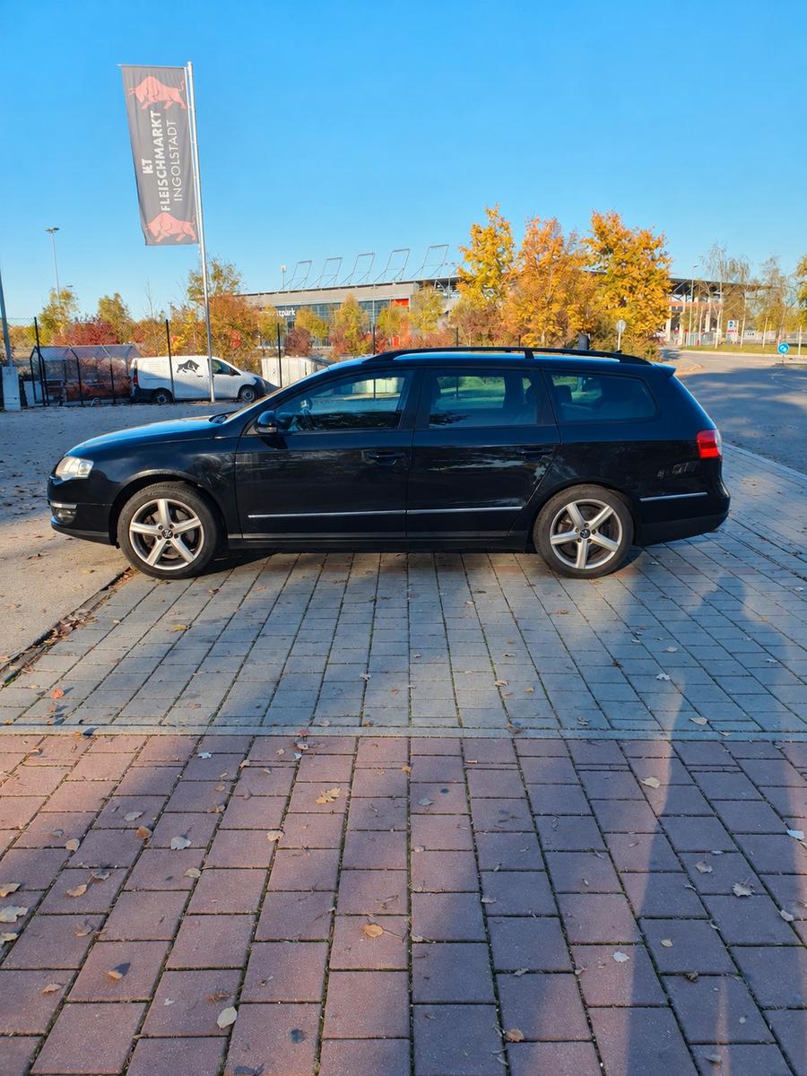 Volkswagen Passat 2009 — rear view