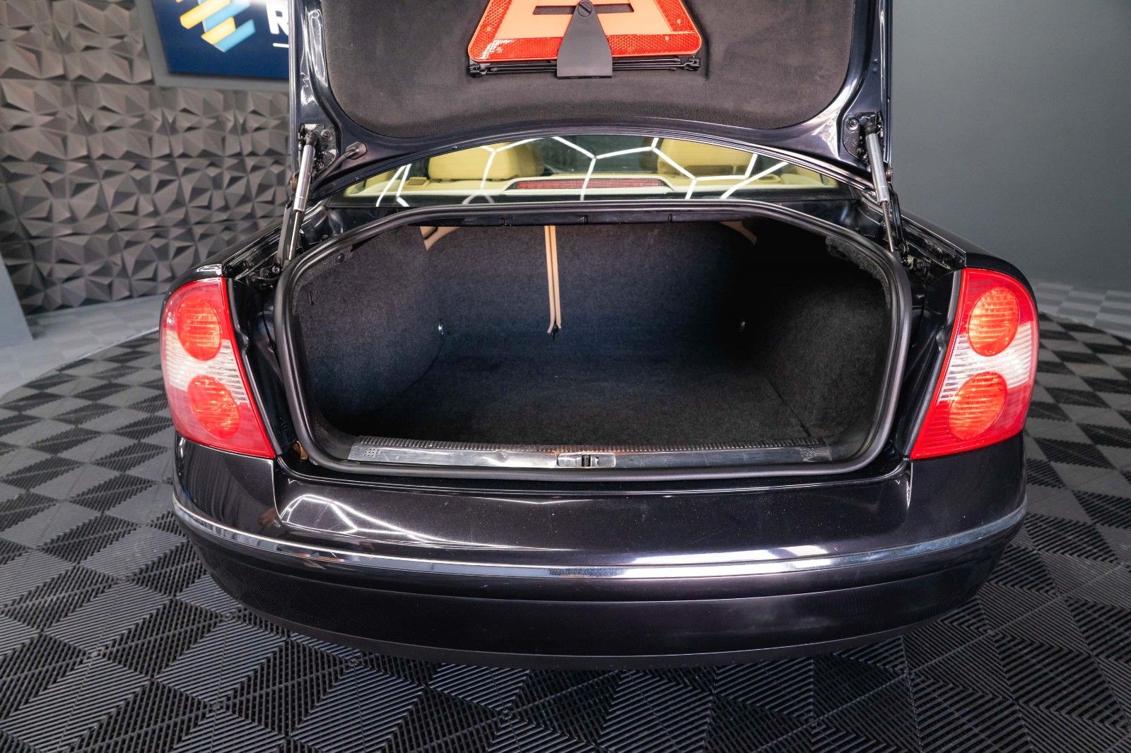 Fahrzeugabbildung Volkswagen Passat 2.0 Highline | Alcantara | Xenon | MP3
