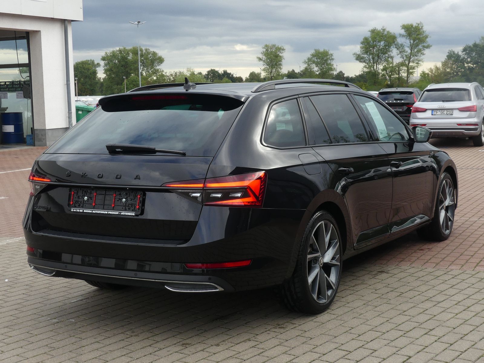 Fahrzeugabbildung SKODA Superb Combi Sportline 2,0 TDI DSG