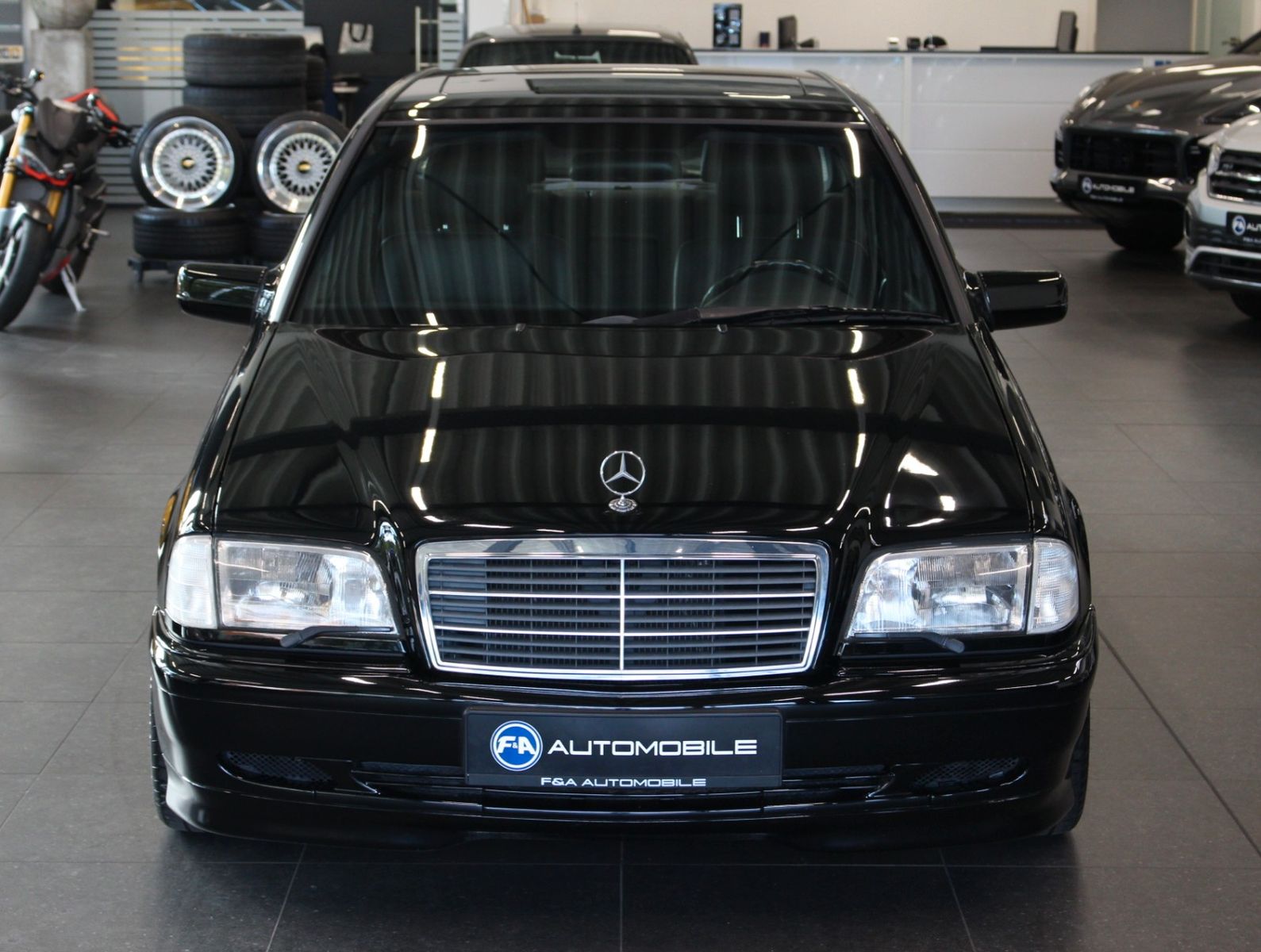 Fahrzeugabbildung Mercedes-Benz C 200 Sport Guter Pflegezustand+GSD+Xenon+Leder