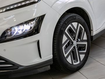 Hyundai Kona Trend Elektro 2WD Kamera KRELL Navi LED