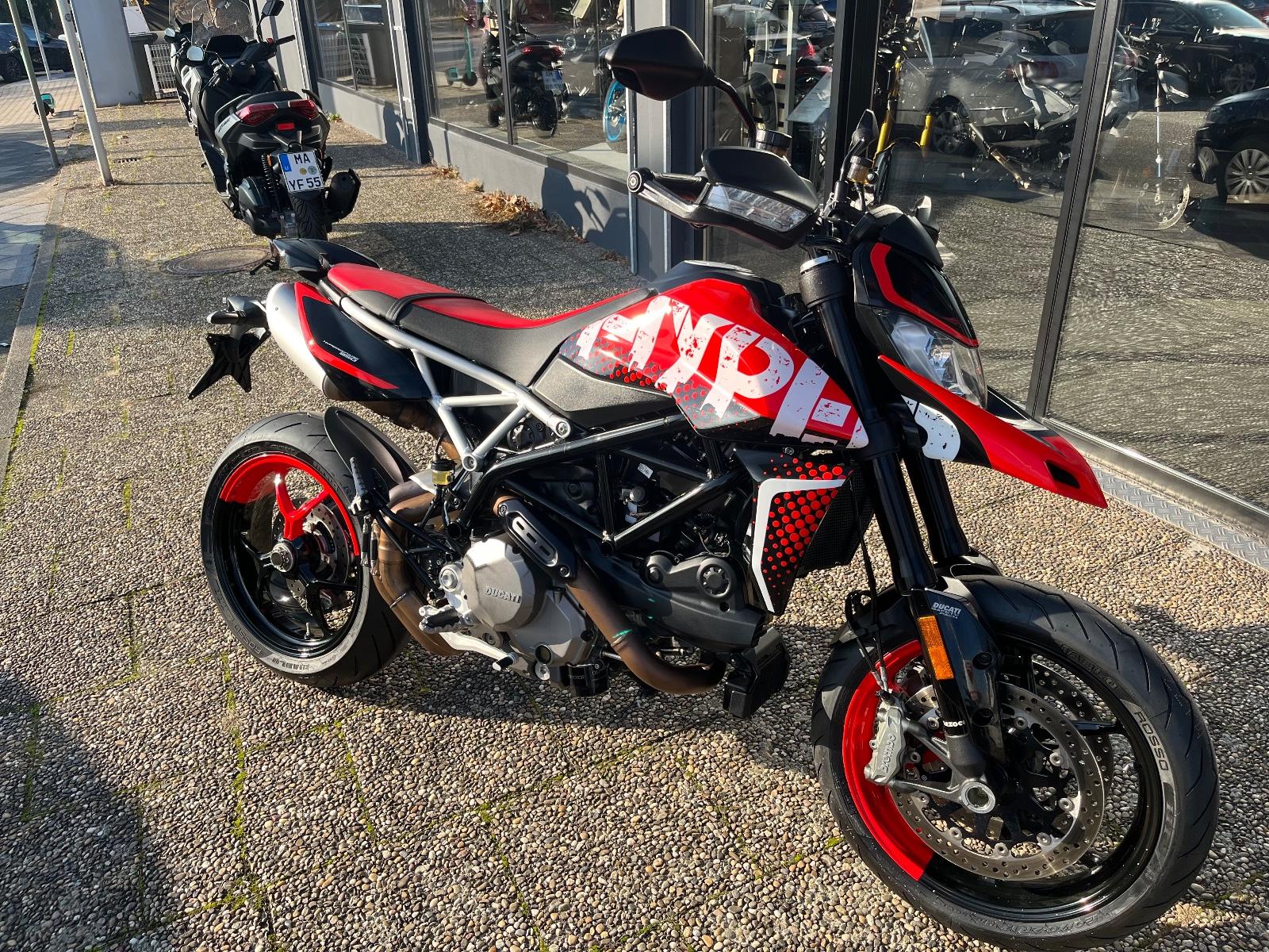 Ducati Hypermotard 950 RVE / Desmo Service erledigt!