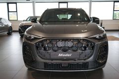 AUDI SQ5 TFSI quattro | Pano | HuD| Carbon | B&O AUDI SQ5 TFSI quattro | Pano | HuD| Carbon | B&O