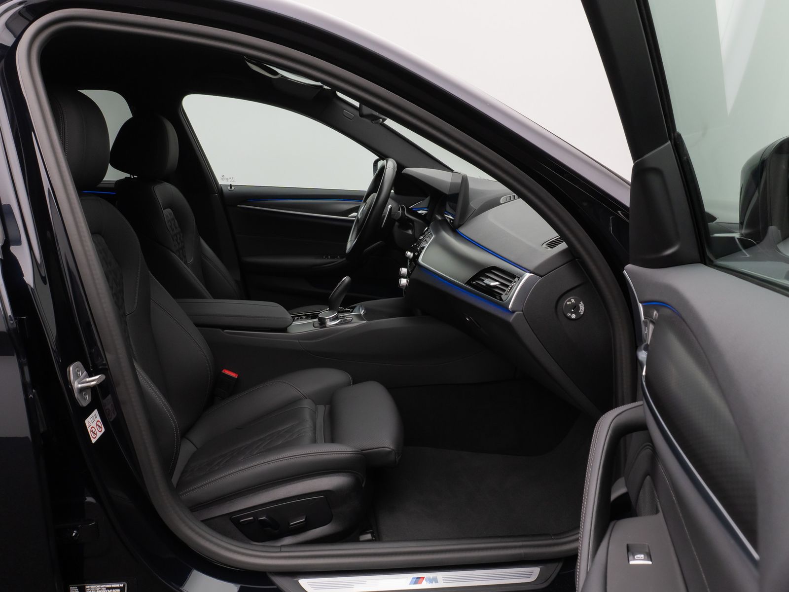 Fahrzeugabbildung BMW 520d xD M Sport Kamera HUD DAB 4xKlima Alarm AHK