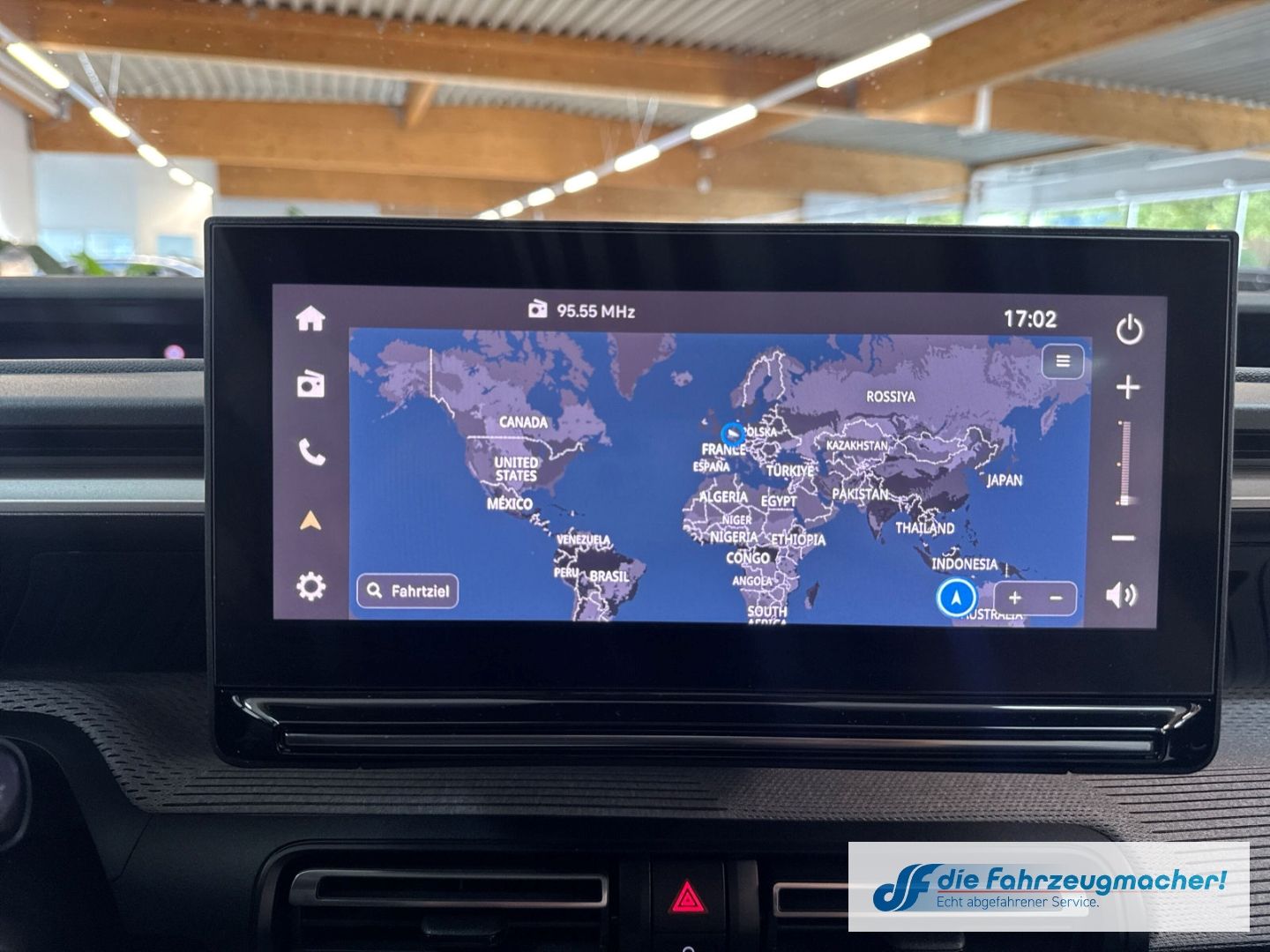 Fahrzeugabbildung Citroën C3 Aircross E 113 MAX HUD Navi LED Apple CarPlay