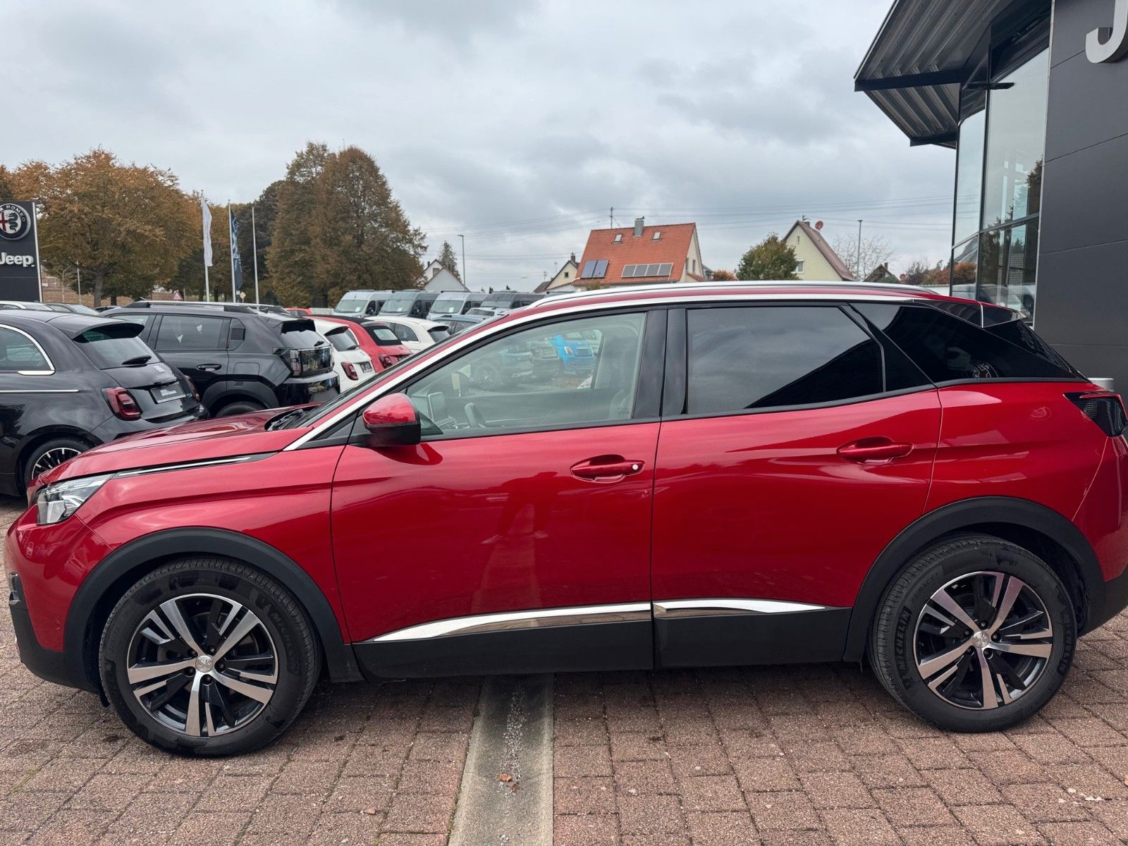 Fahrzeugabbildung Peugeot 3008 Allure 165PS Panorama Navigation Checkheft