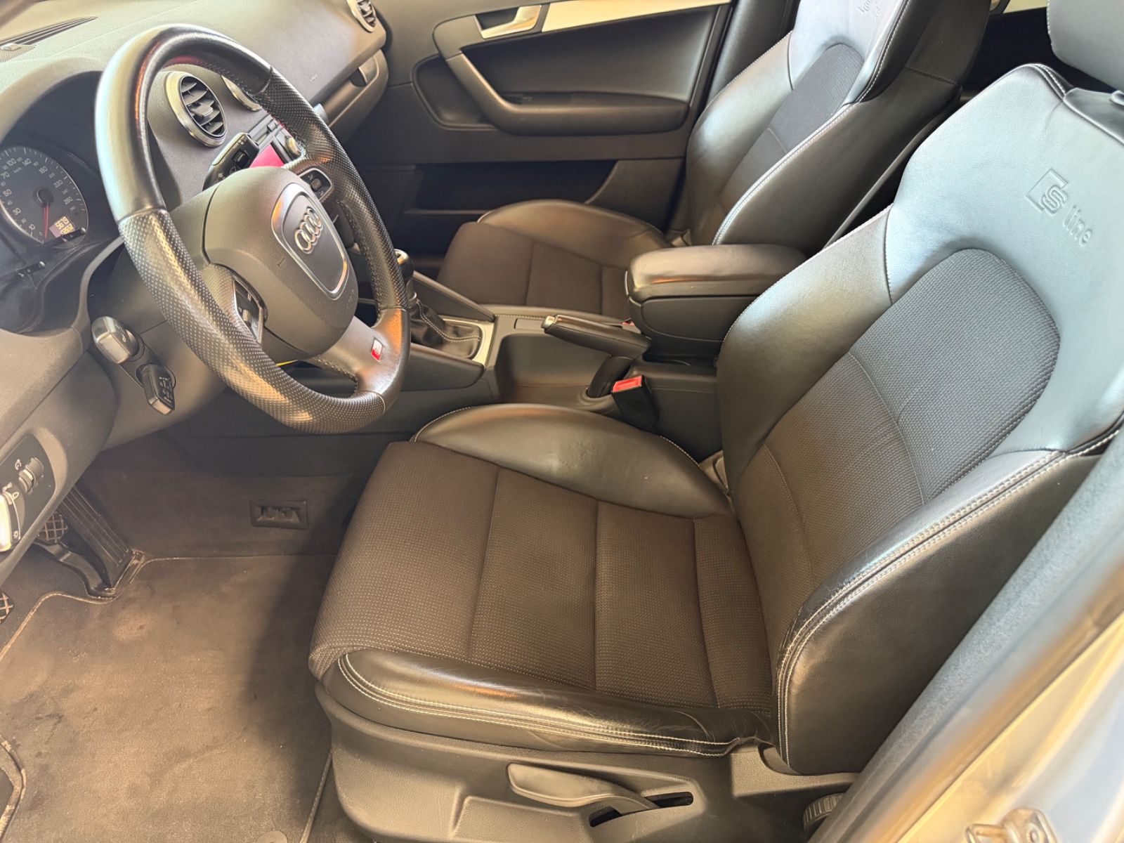 Fahrzeugabbildung Audi A3 Sportback 1.8 TFSI S line Sportpaket plus
