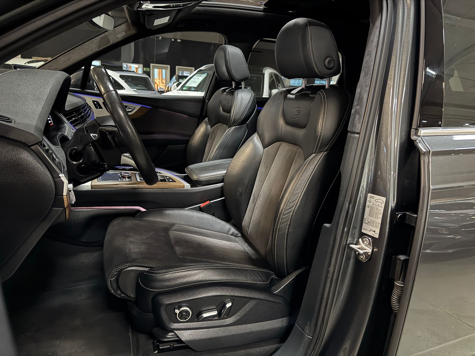 Fahrzeugabbildung Audi Q7 3.0 TDI QUATTRO 3X S-LINE VOLLAUSTATTUNG 21´