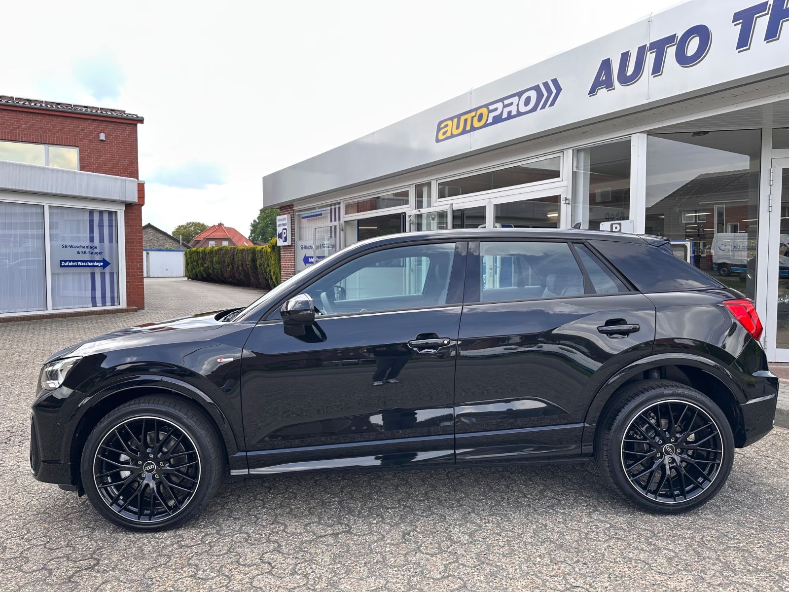 Fahrzeugabbildung Audi Q2 35 TDI S line S Tronic Matrix/Black/APP/Navi