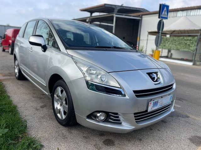 Peugeot 5008 1.6 HDi 110CV cambio robotizzato Te