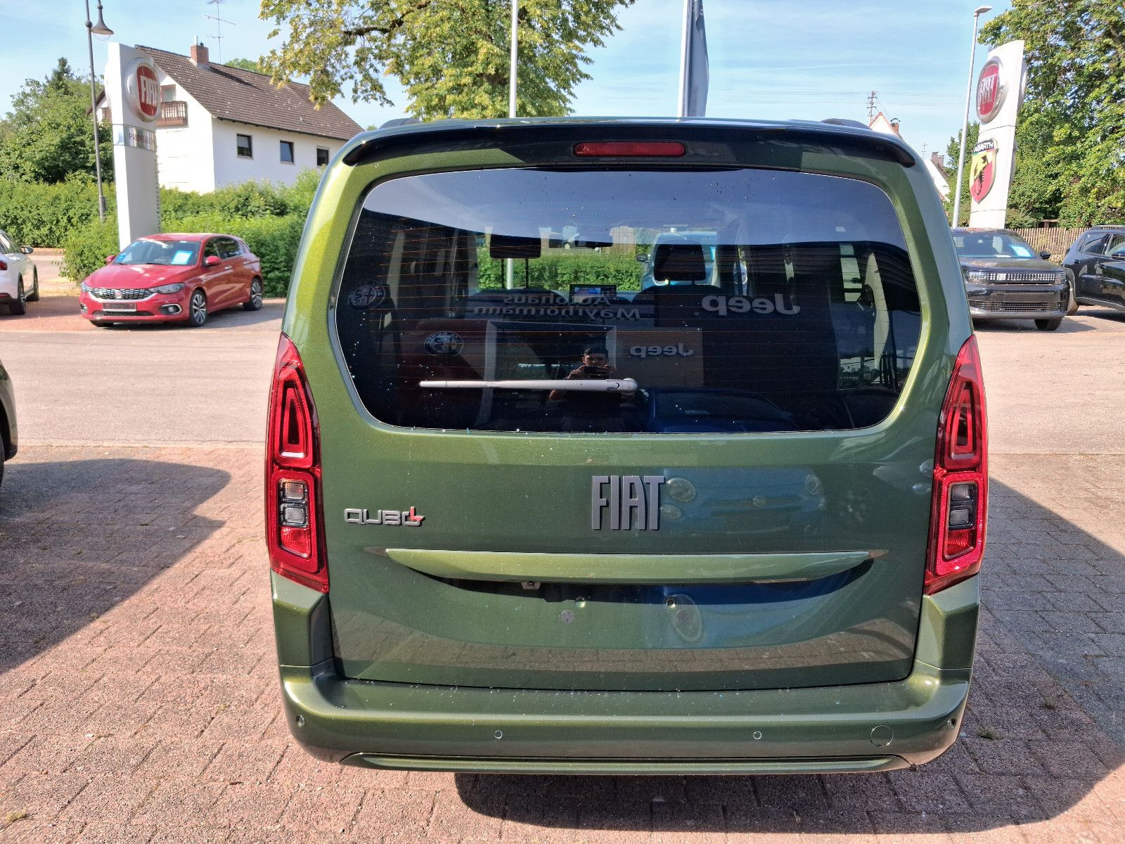 Fahrzeugabbildung Fiat Qubo L 7-Sitzer L2 1.5 Diesel 96 kW Icon