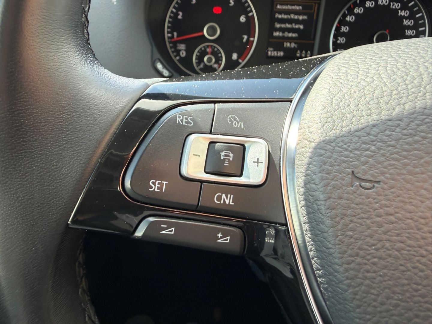 Fahrzeugabbildung Volkswagen Sharan Active Comfortline ACC SHZ Navi Dynau Bi-