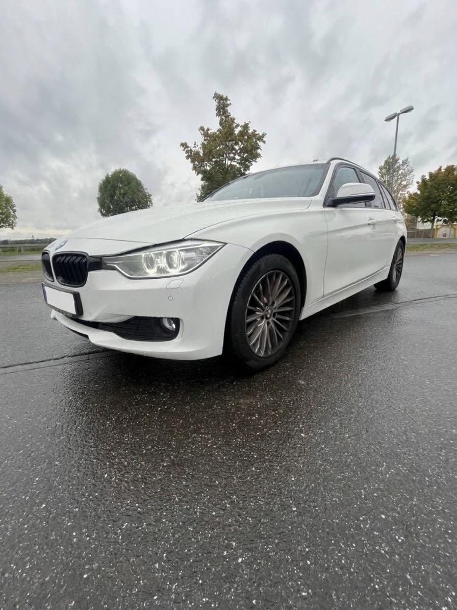 BMW 320 2015 — rear view