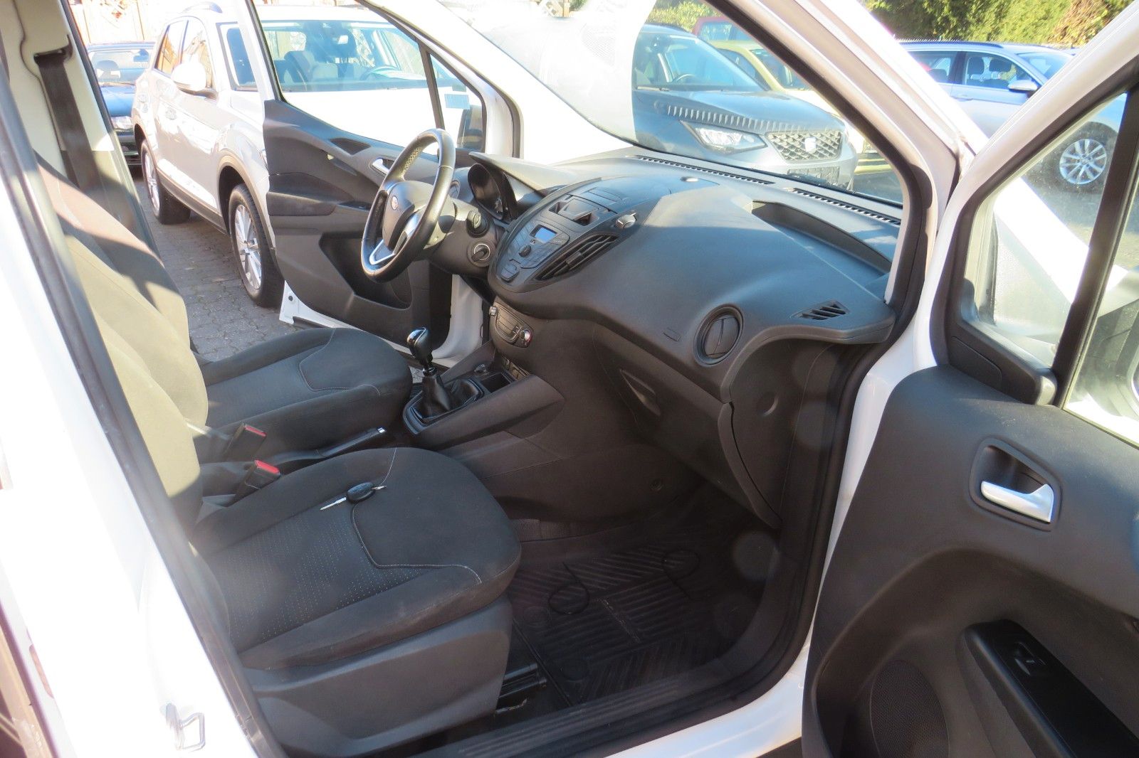 Fahrzeugabbildung Ford Transit Courier Trend KASTEN KLIMA FLÜGEL 1.HD