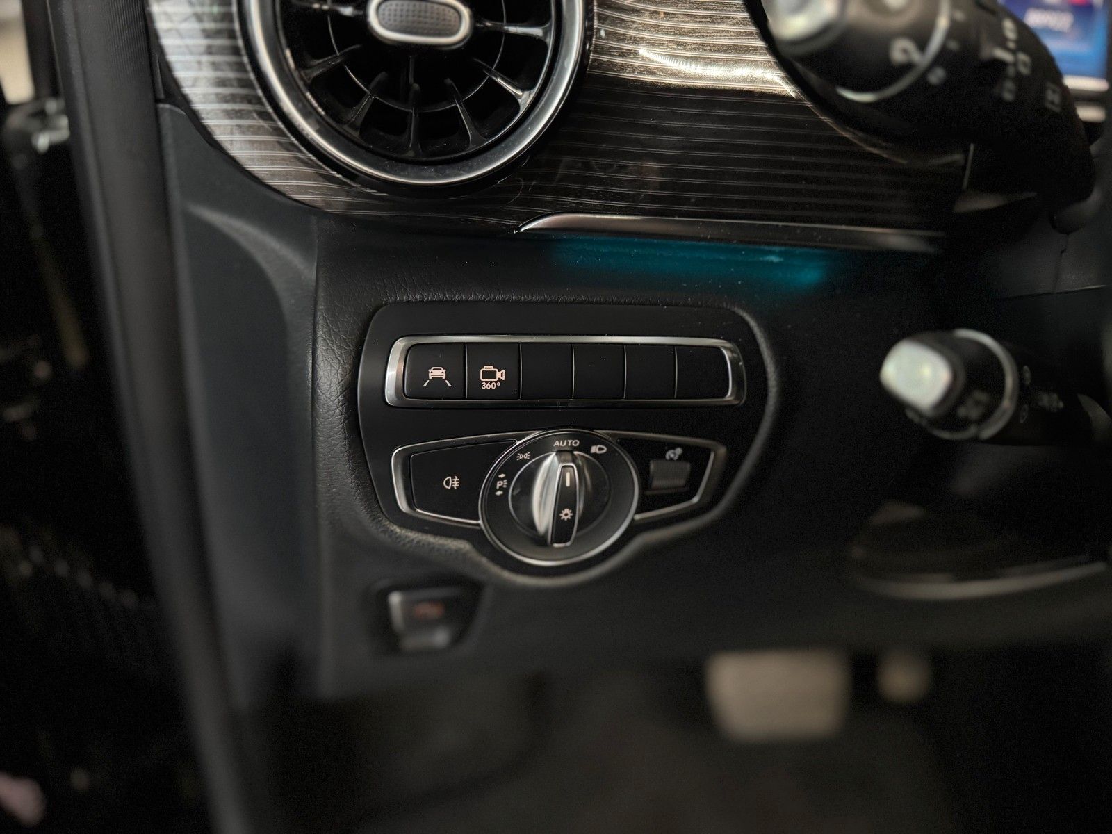 Fahrzeugabbildung Mercedes-Benz V 300d Avantgarde Edition lang "Agility Control"