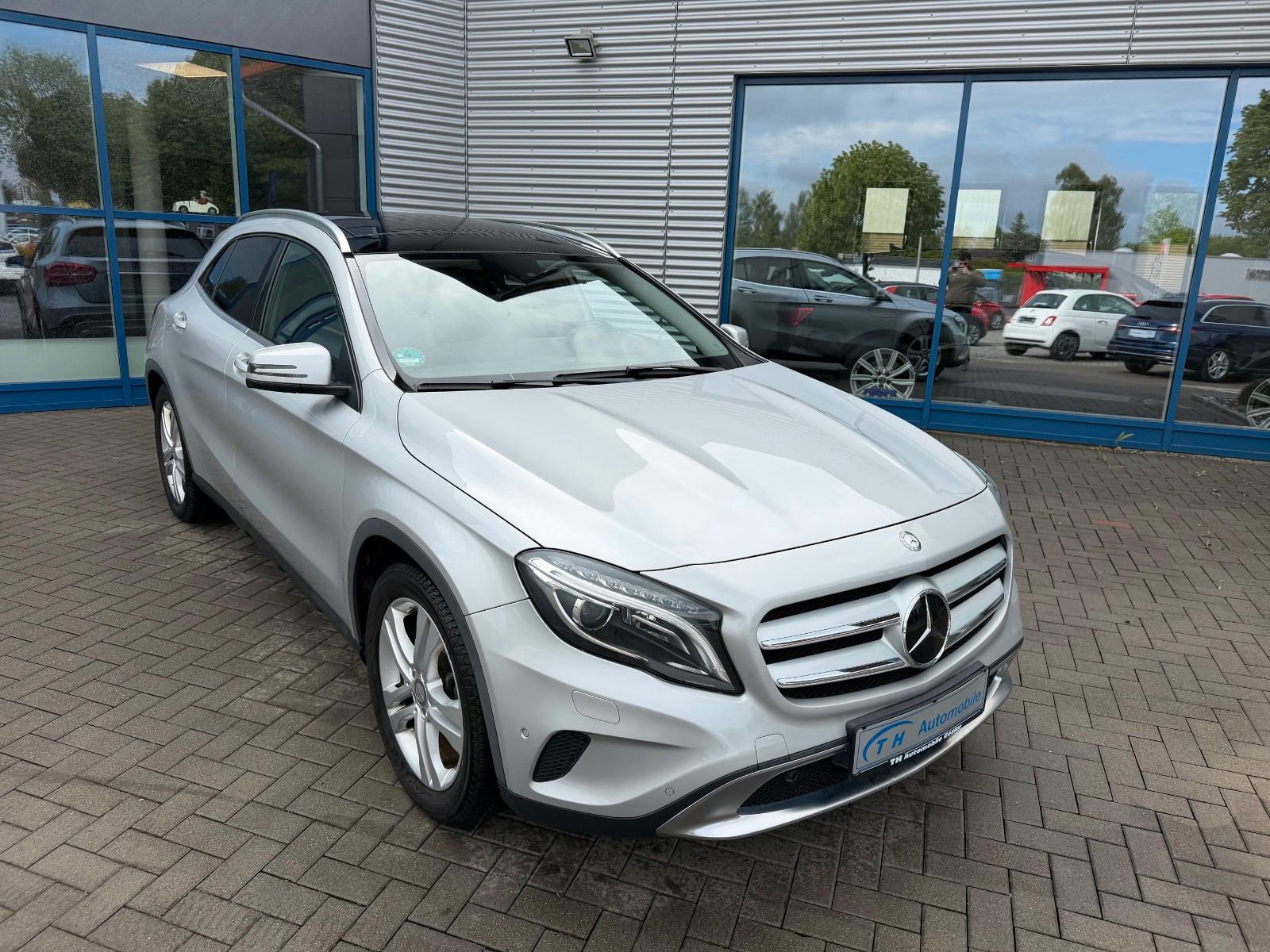 Mercedes-Benz GLA 200/Panorama/NAVI/LED/SHZ/AHK