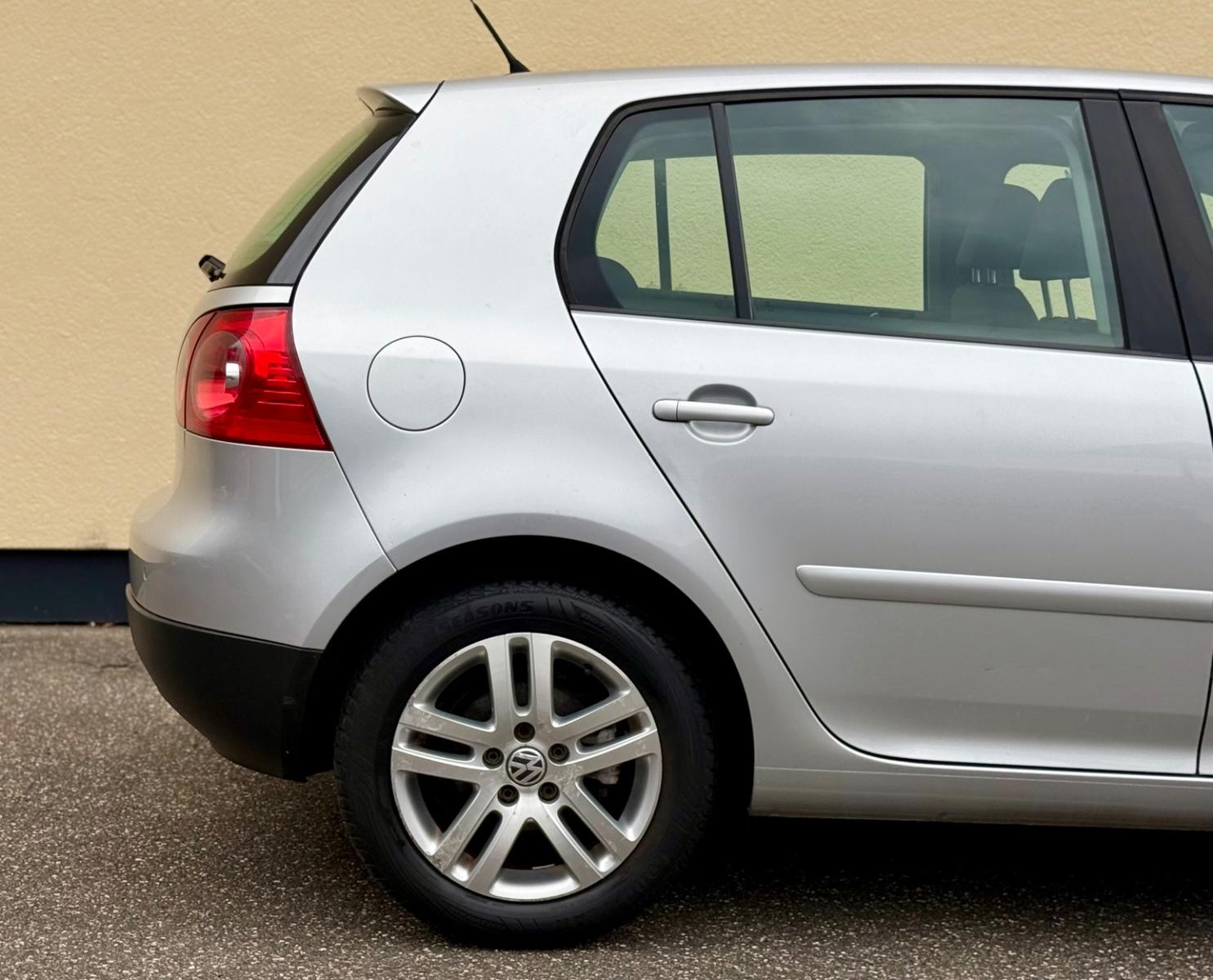 Volkswagen Golf V Lim. Tour 1.4 Zahnriemen TÜV SHZ PDC Alu