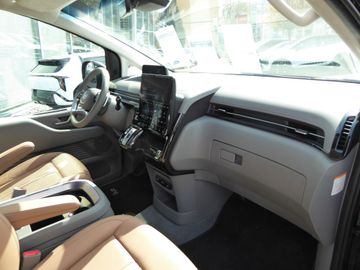 Hyundai STARIA 1.6 T-GDI HEV Signature