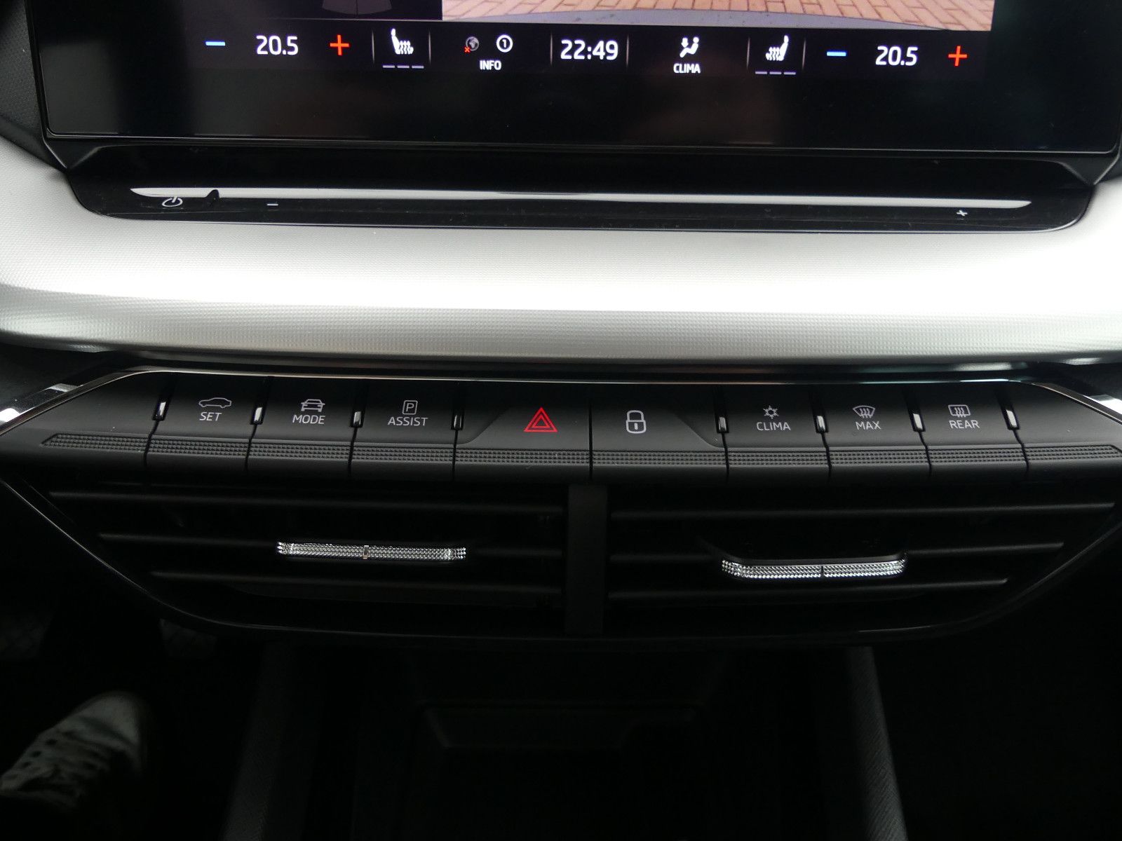 Fahrzeugabbildung SKODA Octavia Combi 2.0 TDI CLEVER *NAVI*ACC*KESSY*BT*