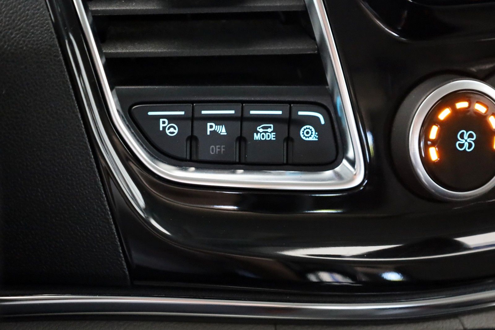 Fahrzeugabbildung Ford Tourneo Custom TITANIUM X 8 Si,Leder,Navi,Xenon