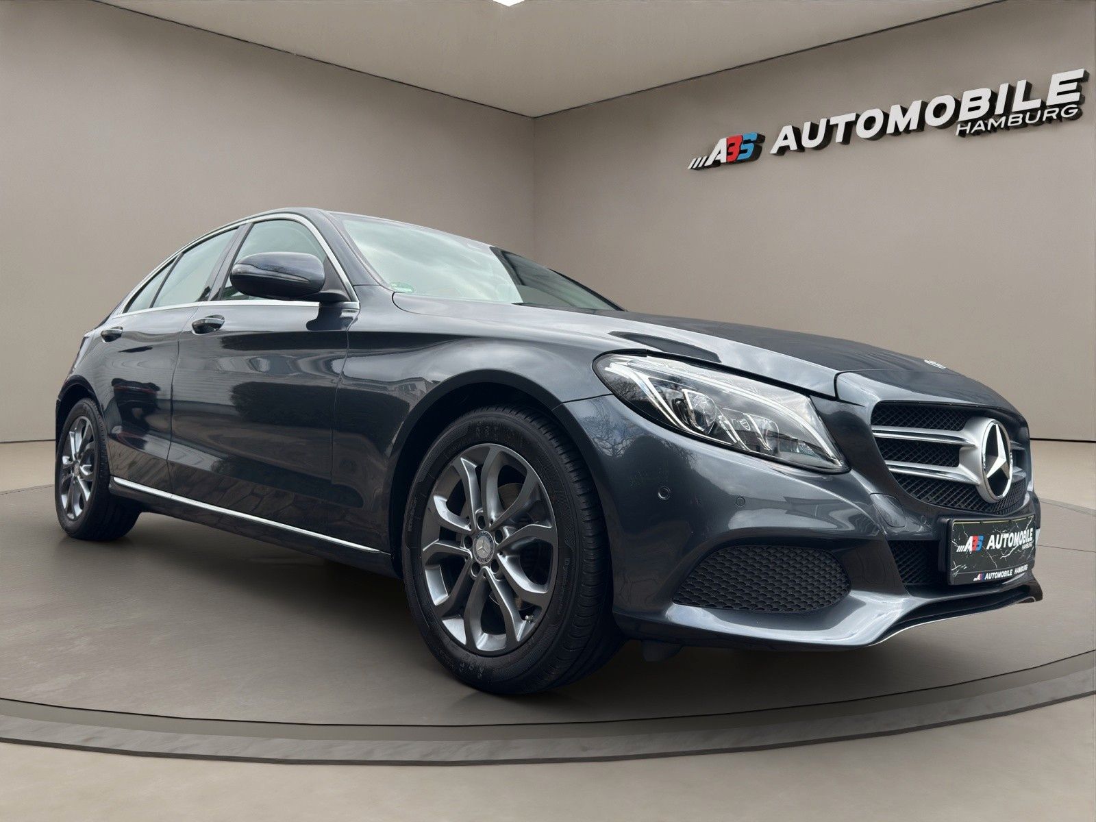 MERCEDES-BENZ C 180 9G AVANTGARDE NAVI/ LEDER/ LED/ PDC