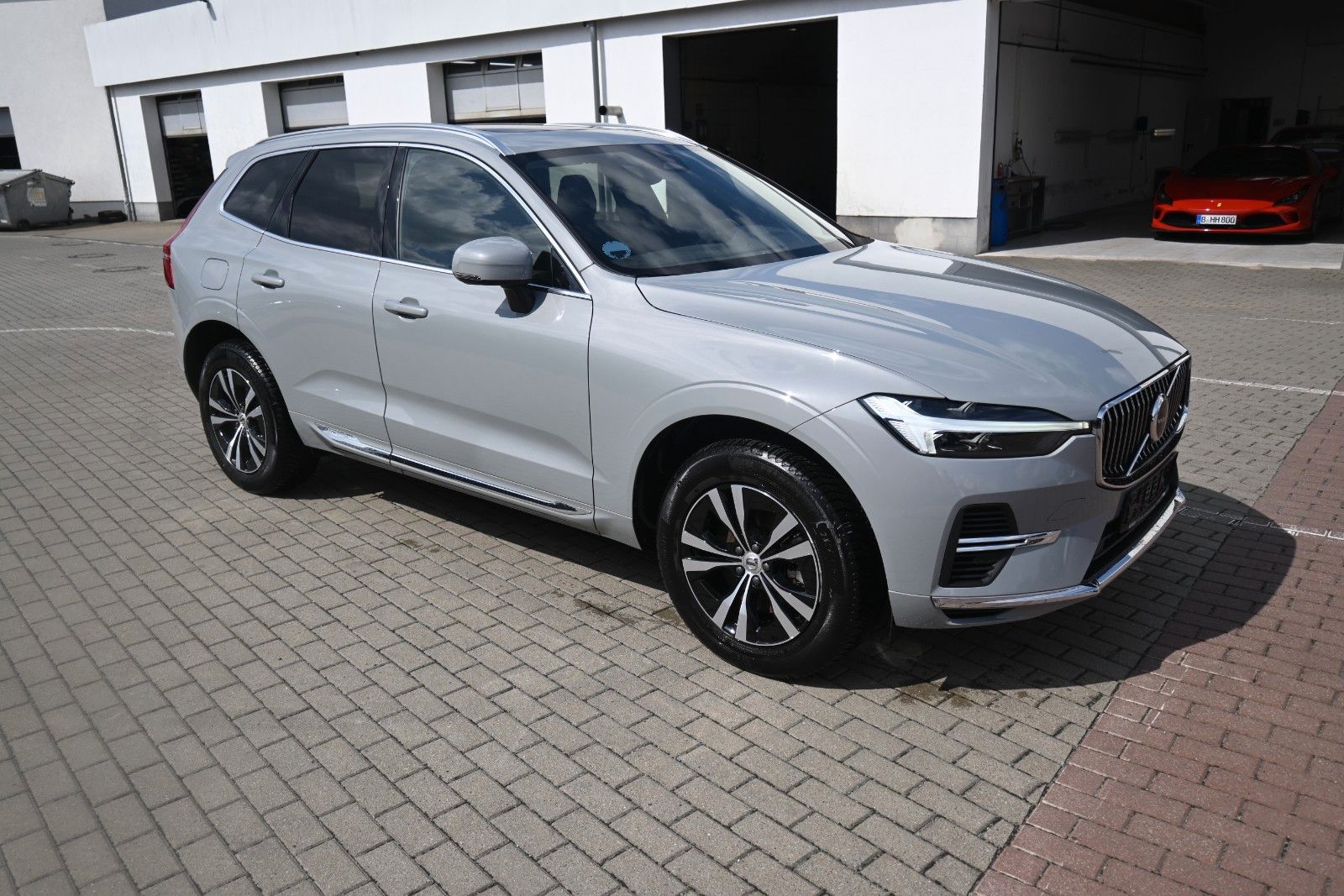 Fahrzeugabbildung Volvo XC60 T6 Essential AWD*PDC*AHK*PANO*STHZG*