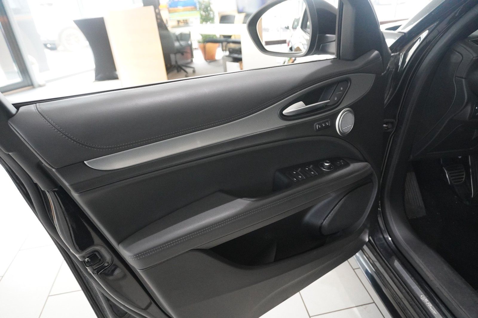 Fahrzeugabbildung Alfa Romeo Stelvio 2.2D VELOCE Q4 NAVI/LED/KAMERA/MATRIX/SH