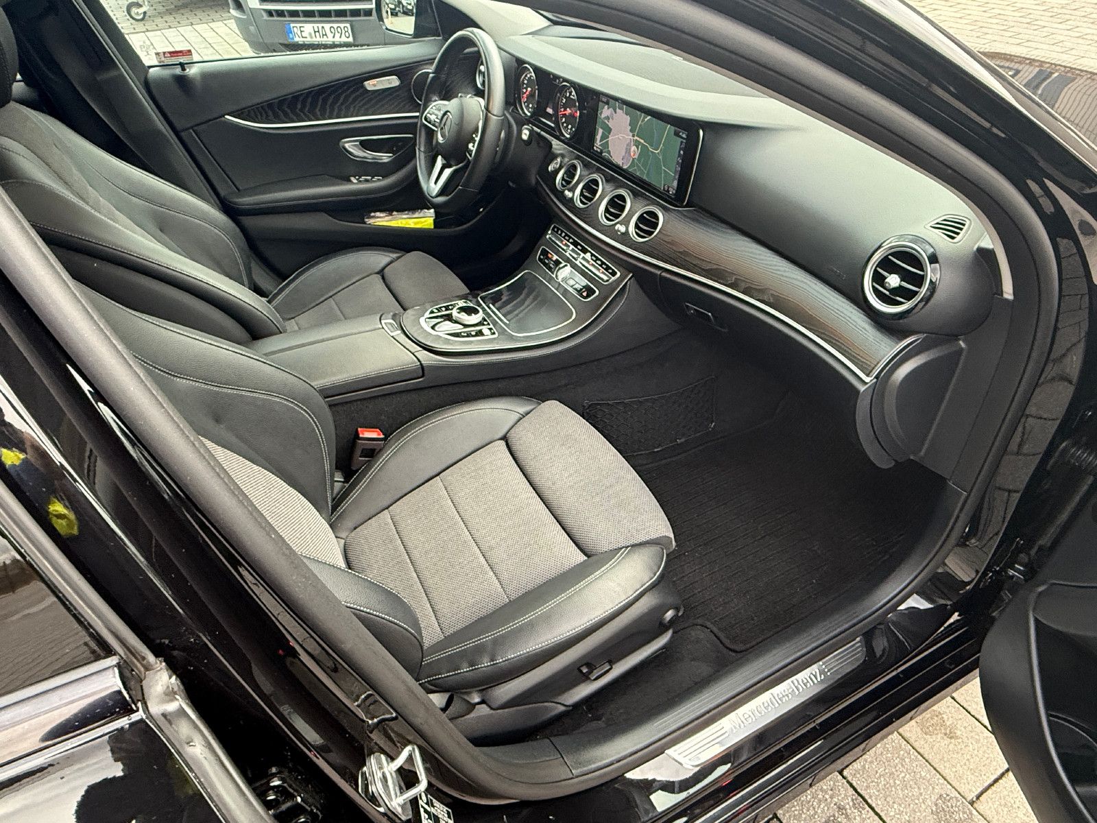 Fahrzeugabbildung Mercedes-Benz E 200 T Avantgarde NAVI KLIMAAUTO CAM LED SITZH.