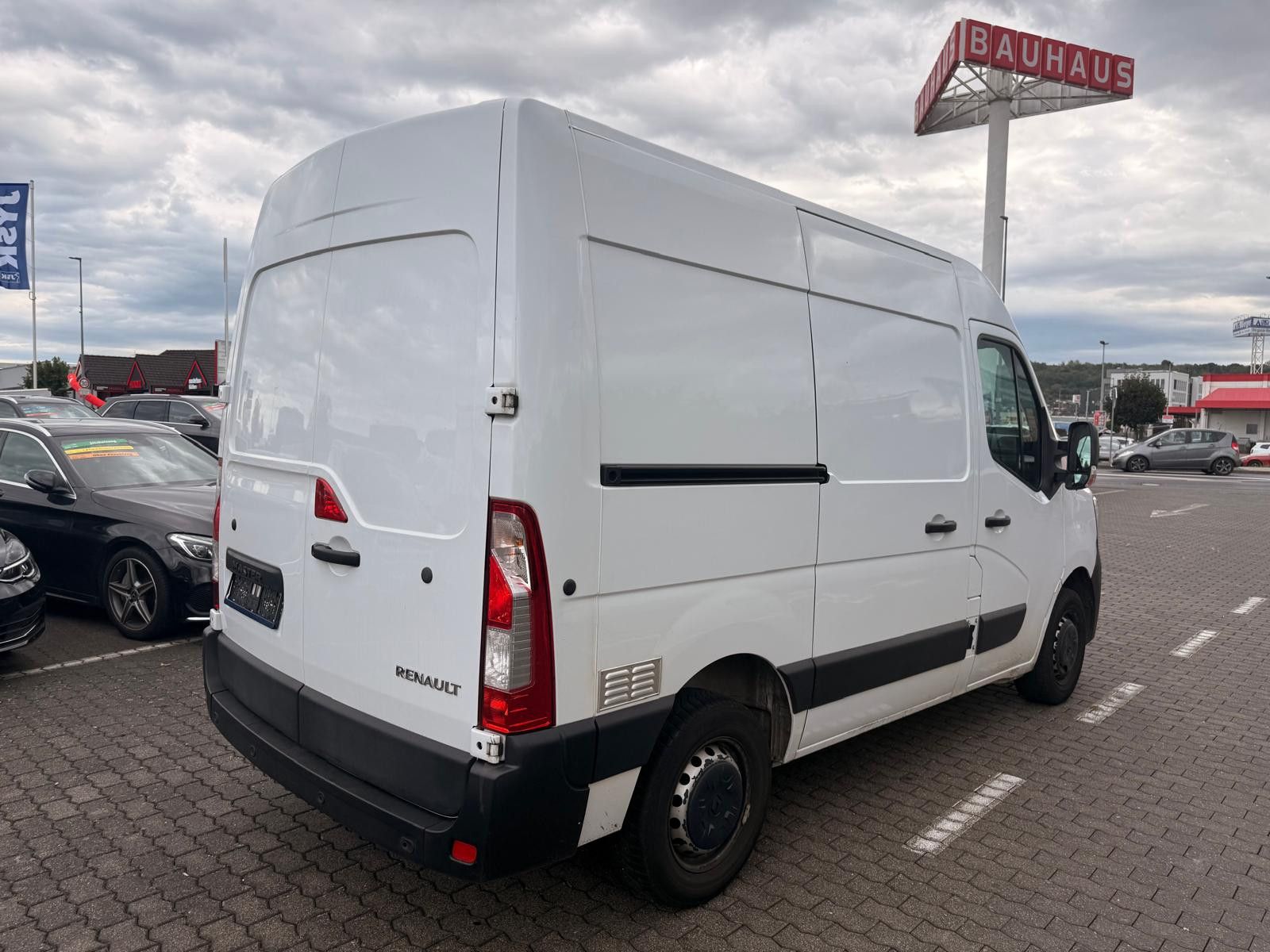 Fahrzeugabbildung Renault MasterIII Kasten L1H2 HKa 3,5t/1.HAND/SCHECKHEFT