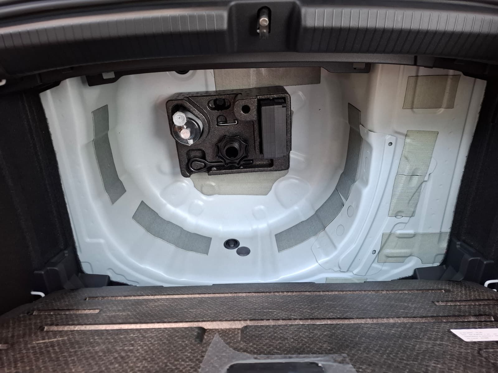 Fahrzeugabbildung Volkswagen Polo VI Energy 1.0 TSI +LED + ACC + TravelAssist