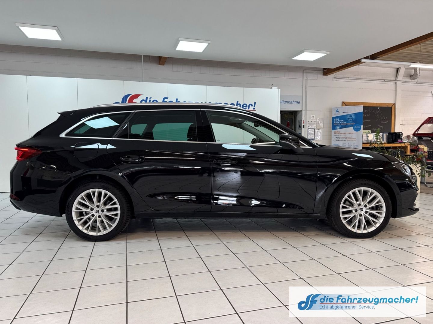 Fahrzeugabbildung SEAT Leon Sportstourer Xcellence e-HYBRID Navi Digita