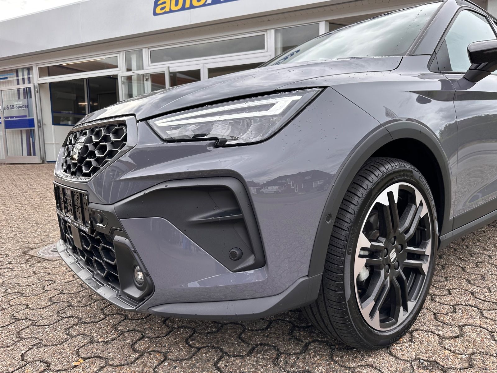 Fahrzeugabbildung SEAT Arona 1.5 TSI FR Black Edition DSG ACC/LED/Kamer