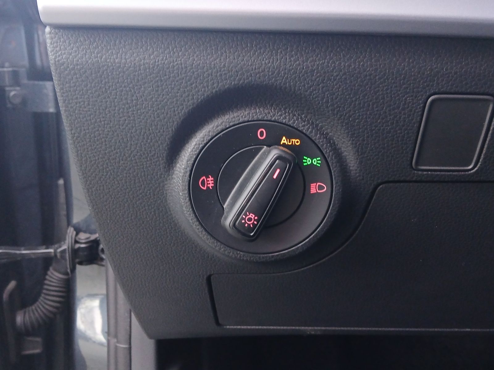 Fahrzeugabbildung SEAT Arona TSI FR-Line DSG LED Navi AID ACC RFK SH LM