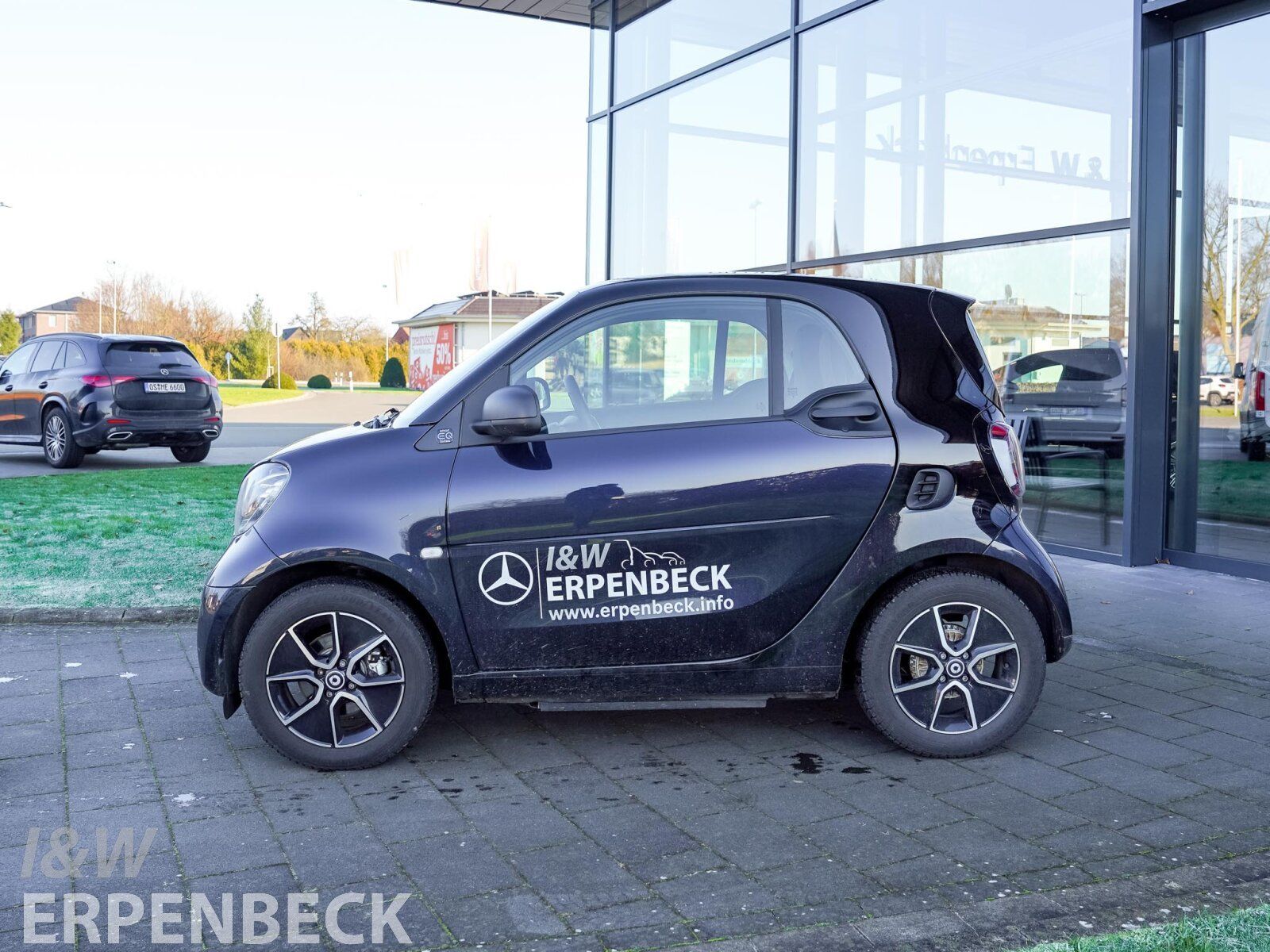 Fahrzeugabbildung Smart smart EQ fortwo Exclusive 22kW SHZ Kamera LED