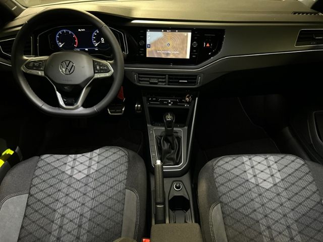 Fahrzeugabbildung Volkswagen Taigo 1,5 TSI R-LINE NAVI IQ DRIVE KAMERA DCP LE