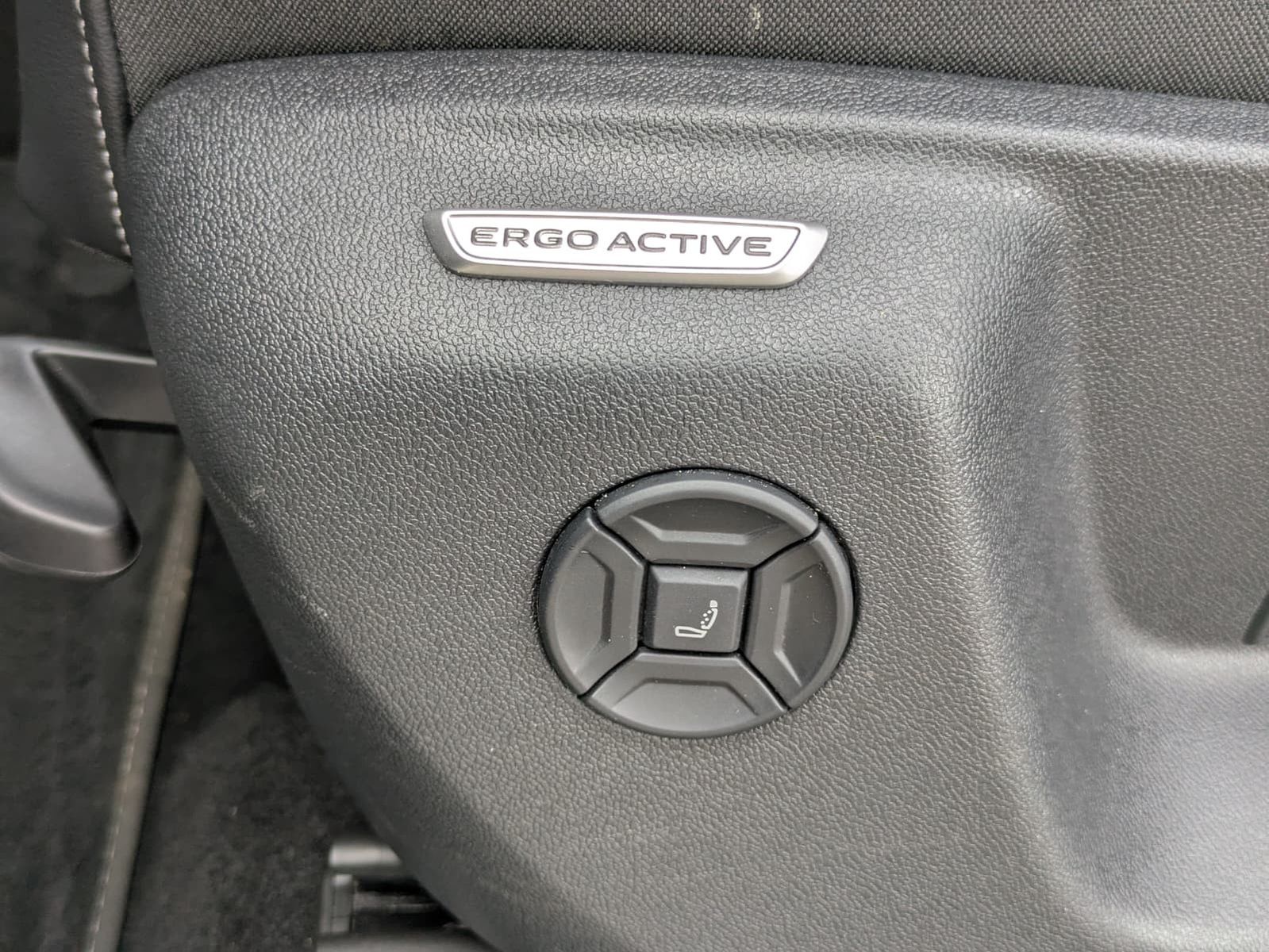 Fahrzeugabbildung Volkswagen Tayron 2.0 TDI 4M R-Line BLACK*7Si*MATRIX*PANO